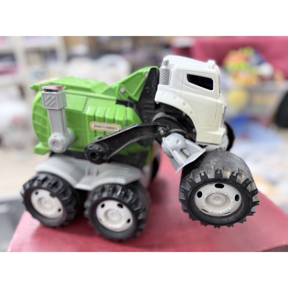 Mattel Matchbox Interactive Stinky The Garbage Truck Robot Talking 13" Long 2009